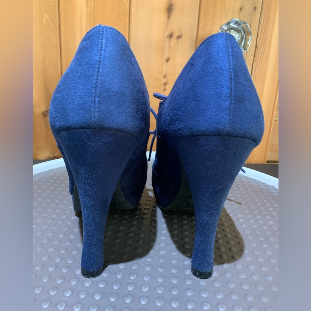 Fioni Manmade Blue Suede Heels size 8.5 Lace Ups Like New, tried on EUC - Picture 5 of 12